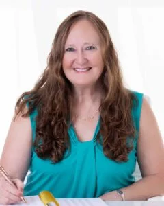 Debbie Hylander headshot